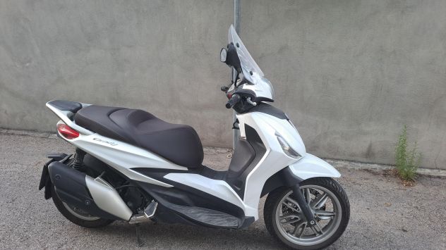 Piaggio Beverly 400 anno 2024, 9.500 Km