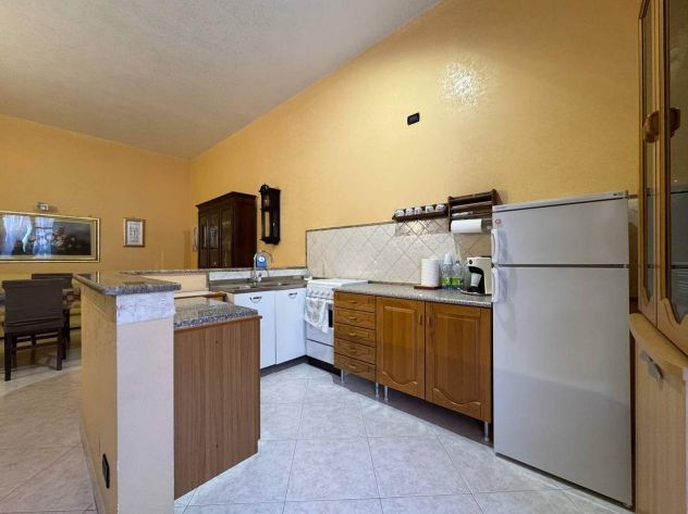 SOLUZIONE INDIPENDENTE SU TRE LIVELLI CON TERRAZZO - Foto 3