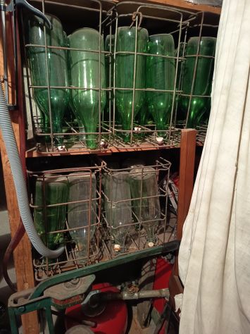 Bottiglioni in vetro verde o trasparente da 2 lt. con macchinetta di chiusura