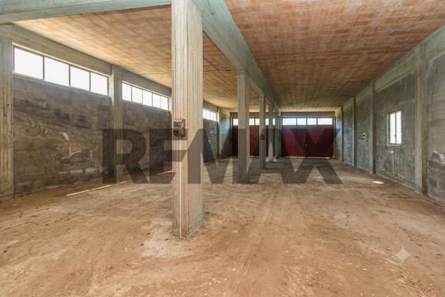 Magazzino in vendita a Pedara