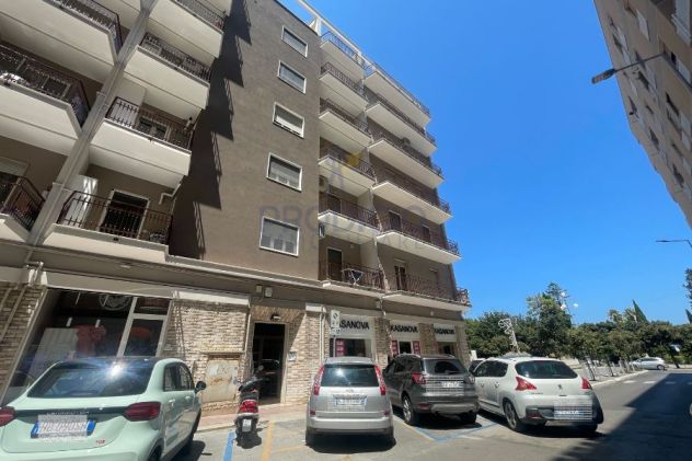 Spazioso appartamento con ampio loggiato in vendita a Bisceglie