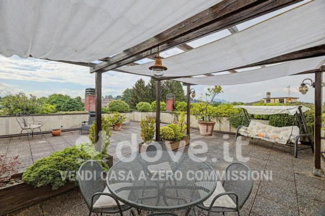 Attico / Mansarda di 180 m² con più di 5 locali e box auto doppio in vendita a Gazzada Schianno - Foto 2