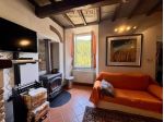 Elegante appartamento al primo piano disposto su due livelli