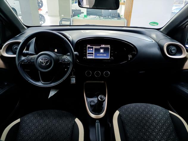 Toyota Aygo X 1.0 VVT-I 72CV TREND BICOLOR - LED CARPLAY CAMERA CERCHI R17" - Foto 3