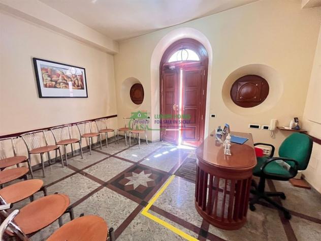 Rif:2746 - Locale su due livelli con terrazzino – Soluzione versatile per ufficio, studio o futura trasformazione, Comiso
