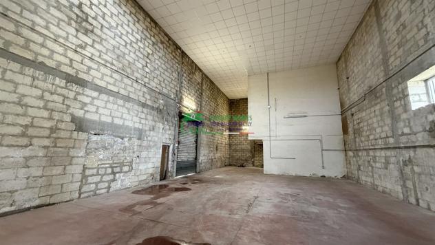 Rif. 9834 - Capannone commerciale zona "Ipercoop". - Foto 12