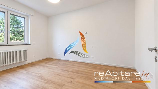 ELEGANTE VILLA SINGOLA CON GIARDINO PRIVATO E BOX – RESIDENCE ARESE 4 - Foto 4