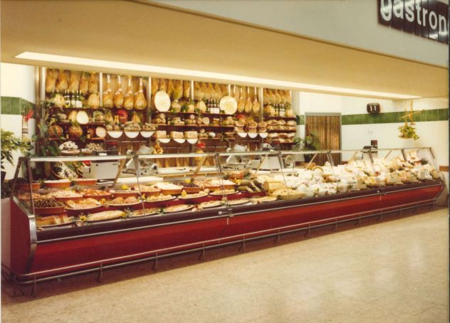 FORNITURA ARREDI E ATTREZZATURE PER SUPERMERCATO