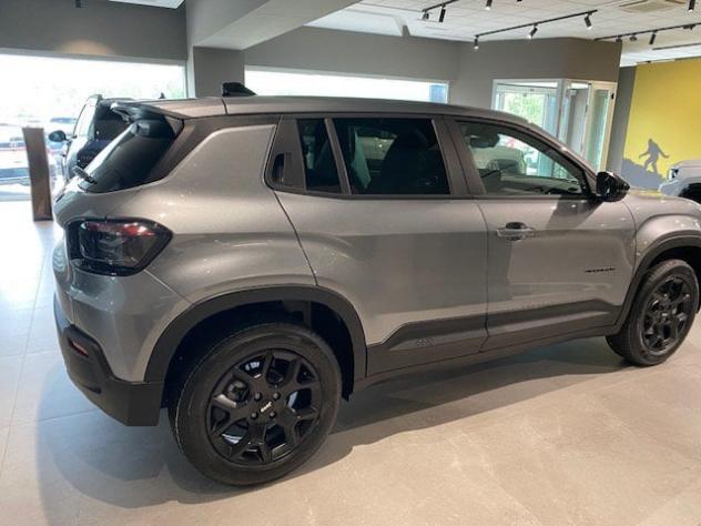 Jeep Avenger e-Hybrid 1.2 MHEV e-Hybrid Turbo Black Edition - Foto 9