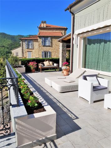 Garlenda ampia elegante villa con giardino garage + seminterrato