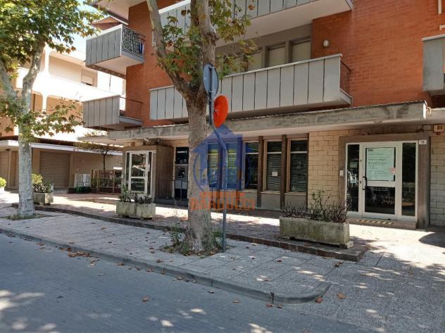 San Mauro Mare ampio immobile commerciale