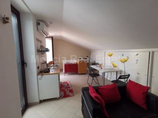MOCCIA AMPIO BILOCALE ARREDATO DUPLEX CENTRO STORICO BREVI PERIODI (FA)