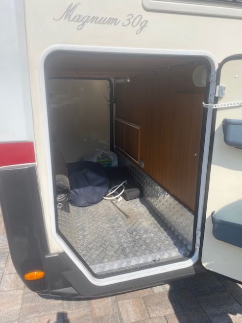 MOTORHOME ELNAGH MAGNUM 30G SOLO PER POCHI GIORNI - Foto 3