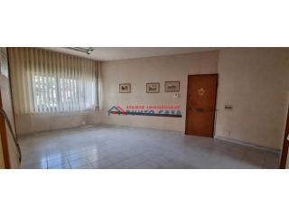 VIA VIRGILIO – Appartamento non arredato al P.T. rialzato, 130 mq ca. – 4 v …