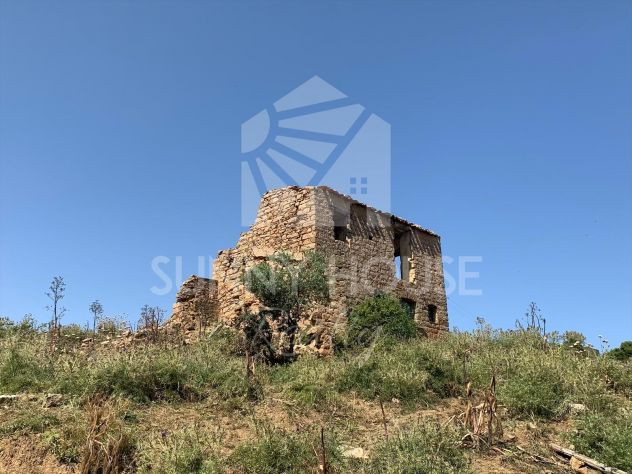 terreno con ruderi e uliveto- ideale per agriturismo o Resort nelle Madonie