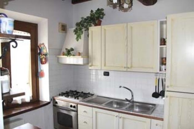 Porano - Vendesi villa con piscina e 1,5 ha di terreno - Foto 8