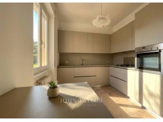 Appartamento di 100 m² con 5 locali in affitto a Milano