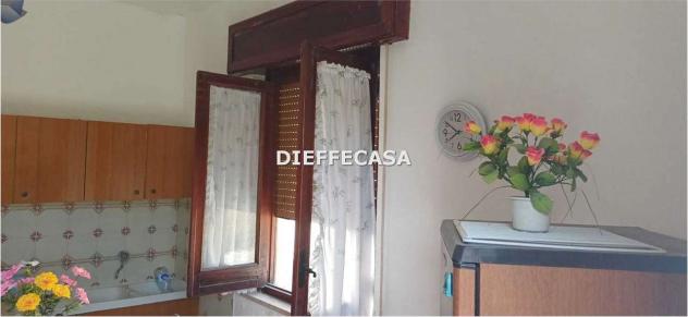 V2620 - In vendita casa indipendente con magazzino e terreno in periferia - Foto 2