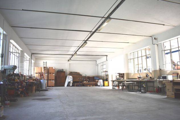 DUE APPARTAMENTI IN PALAZZINA CON CAPANNONE ANNESSO - Foto 4
