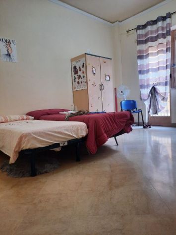 TRE Stanze zona Policlinico a studentesse/lavoratrici - Foto 6