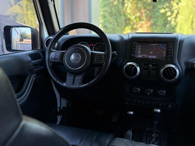 Jeep Wrangler Unlimited 2.8 CRD DPF Sahara Auto - Foto 9