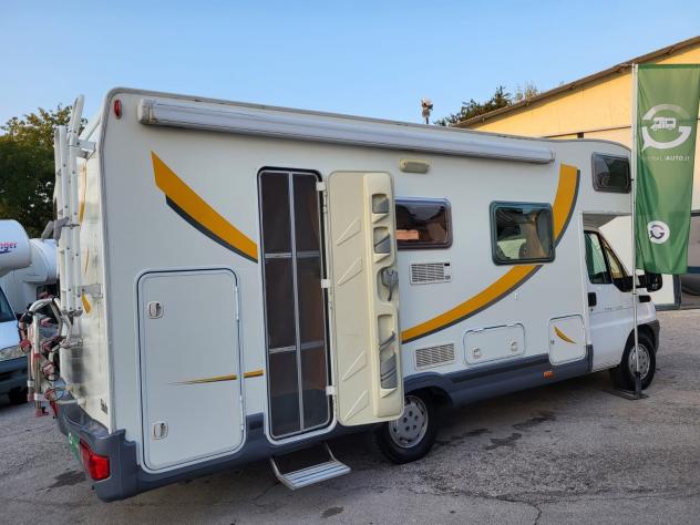 CAMPER BENIMAR FIAT MANSARDATO 7 POSTI DOPPIA DINETTE LETTI CASTELLO FOTOVOLTAICO GENERALI USATO - Foto 7