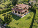 Villa in vendita a Vittoria Apuana - Forte dei Marmi 250 mq  Rif: 1332942
