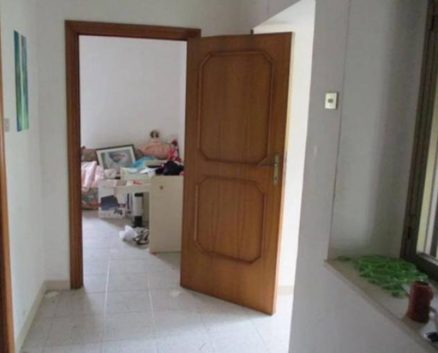 Immobile in asta di 150 m², box auto in vendita a Farindola - Foto 3