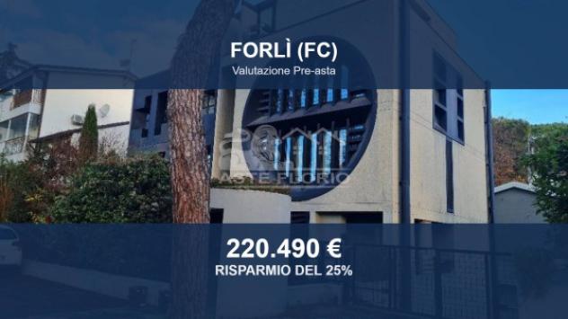 Immobile in asta di 188 m², box auto in vendita a Forlì