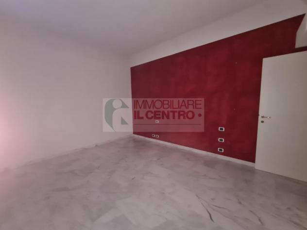 Semindipendente di ampia metratura con giardino privato e garage - Foto 14