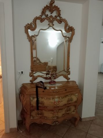 Camera da letto matrimoniale completa in stile veneziano