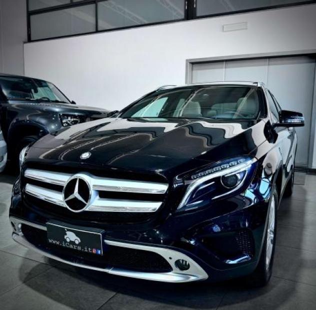 Mercedes-Benz GLA 200 d 136CV Executive Tetto Apribile - Foto 2