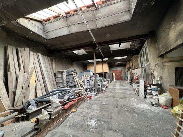 Complesso immobiliare composta da 527 mq di magazzini e 87 mq di abitazione da ristrutturare - Foto 2