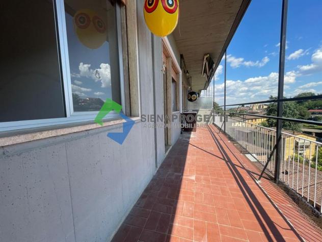 Zona Uncinello a Siena, appartamento con ampio balcone panoramico. - Foto 10