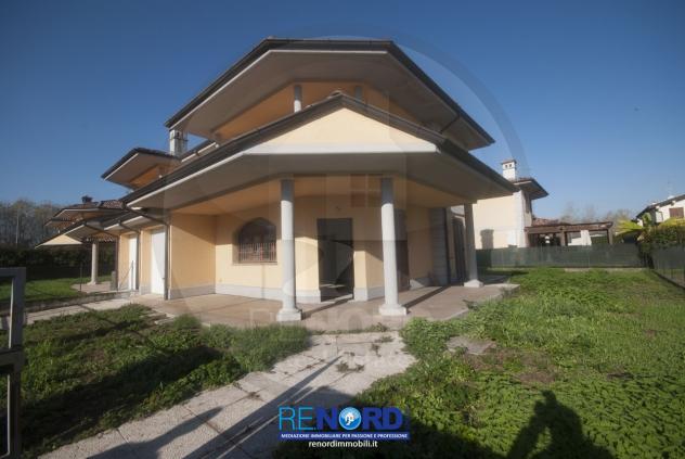 BIFAMILIARE di 4 vani e di 200 mq (RONCARO) rif. CC6243