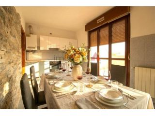 AFFITTASI Ampio 3 locali con terrazzi, cantina e box.