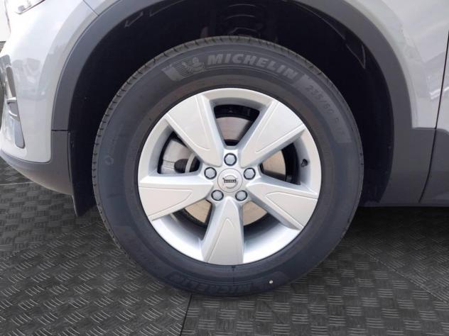 Volvo XC40 Essential B3 AUT - Foto 9