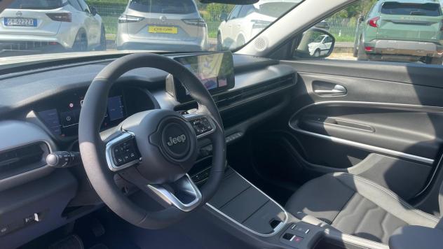 Jeep Avenger e-Hybrid 1.2 MHEV e-Hybrid Turbo Summit DCT 6 - Foto 9