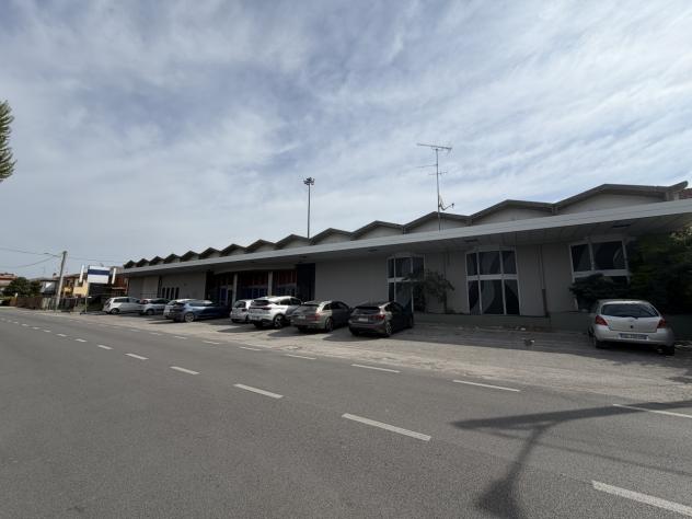 Commerciale in vendita a Rovigo