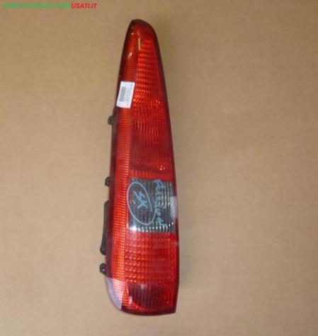 FANALE POST.S. FORD FUSION (CBK)  Parti elettriche  Fanaleria  Fanali  Fanale est. post. s FORD - FUSION - 01-09-2002 - 01-02-2006