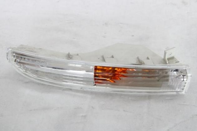 3C8953041 FRECCIA FANALINO INDICATORE DI DIREZIONE PARAURTI ANTERIORE LATO SINISTRO VOLKSWAGEN PASSAT CC 2.0 DIESEL 5P DSG 103KW RICAMBIO USATO