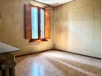 IMMOBILE CON TRE UNITA' ABITATIVE, CORTE E GARAGE DOPPIO