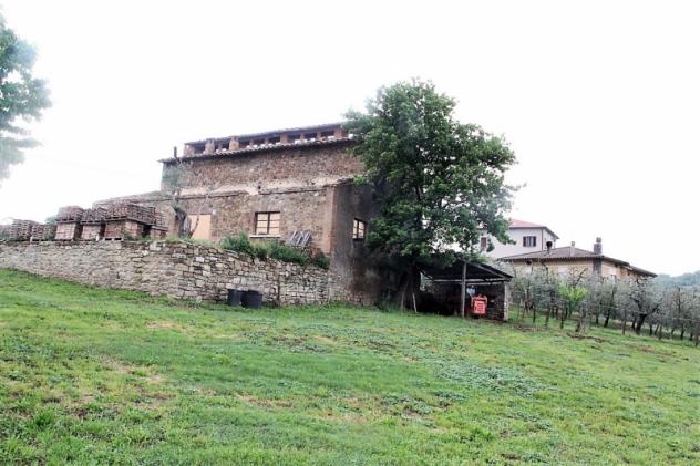 Orvieto (Loc. Morrano) - Vendesi proprietà da ristrutturare con terreno edificabile e ulteriori 2,5 ha di terreno