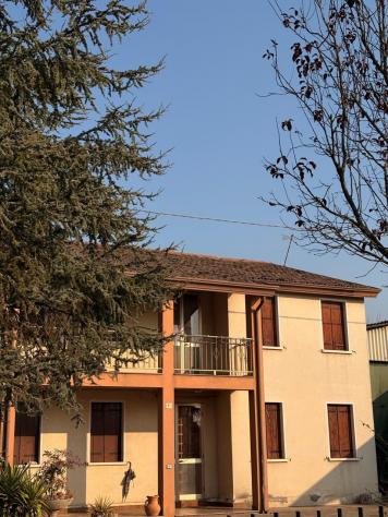CASA INDIPENDENTE di 7 vani e di 240 mq (SANT'ANGELO DI PIOVE DI SACCO) rif. 011 BIS