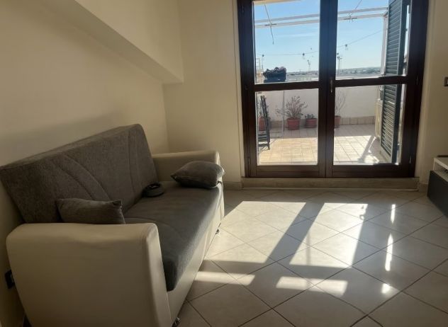 CIAMPINO BILOCALE ARREDATO Con TERRAZZO PRIVATO - Foto 2