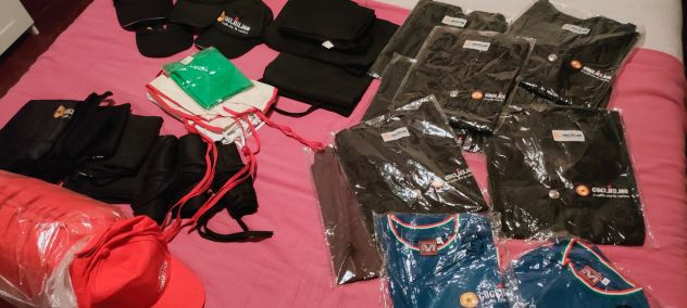Gilet, parannanze,t shirt, cappelli NUOVI in stock - Foto 2