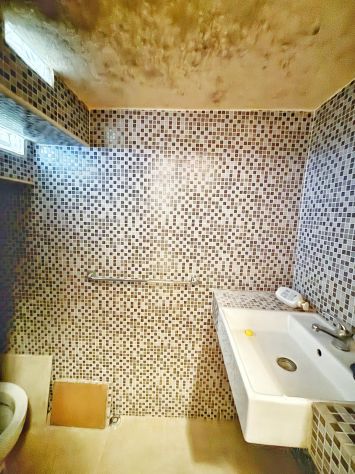 Magazzino C/2 ristrutturato con bagno – a DERGANO - Foto 8