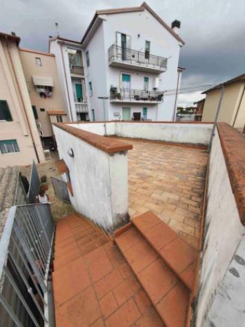 Immobile in asta di 78 m², box auto in vendita a Pontedera - Foto 2