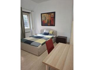 Singole  viale Jonio di fronte uscita metro b1 € 500
