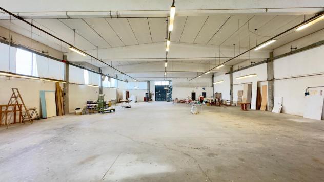 Capannone artigianale in vendita a Le Melorie - Ponsacco 700 mq Rif: 1385095